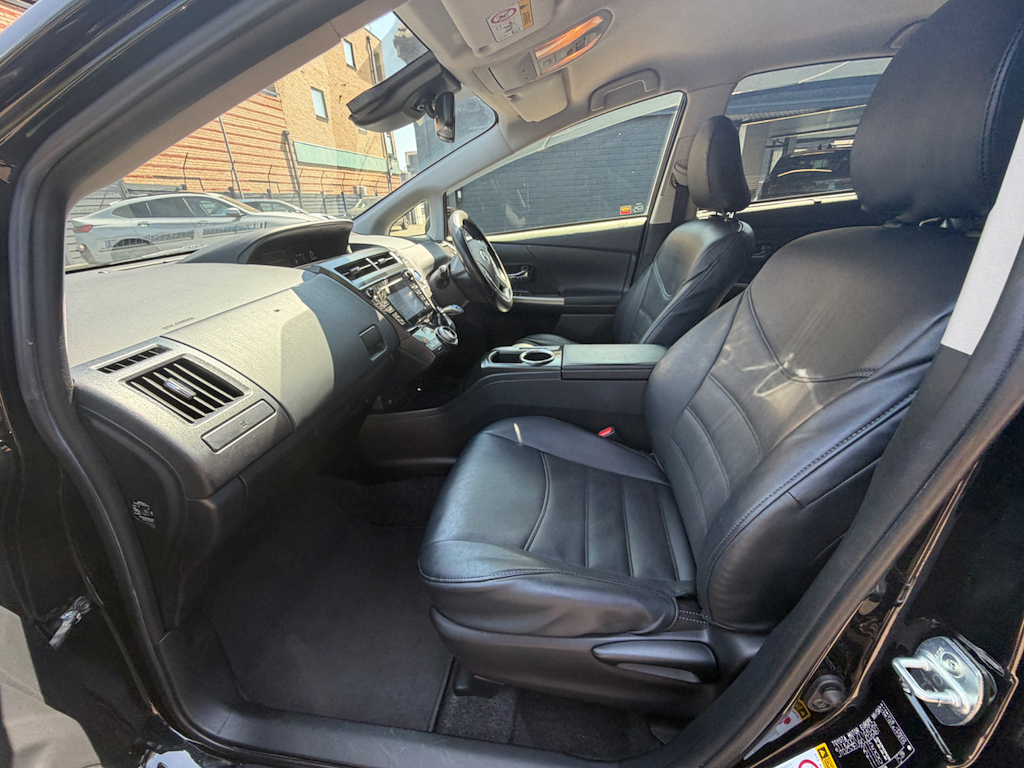 Toyota Prius+ Phev Business Edition Plus White #25