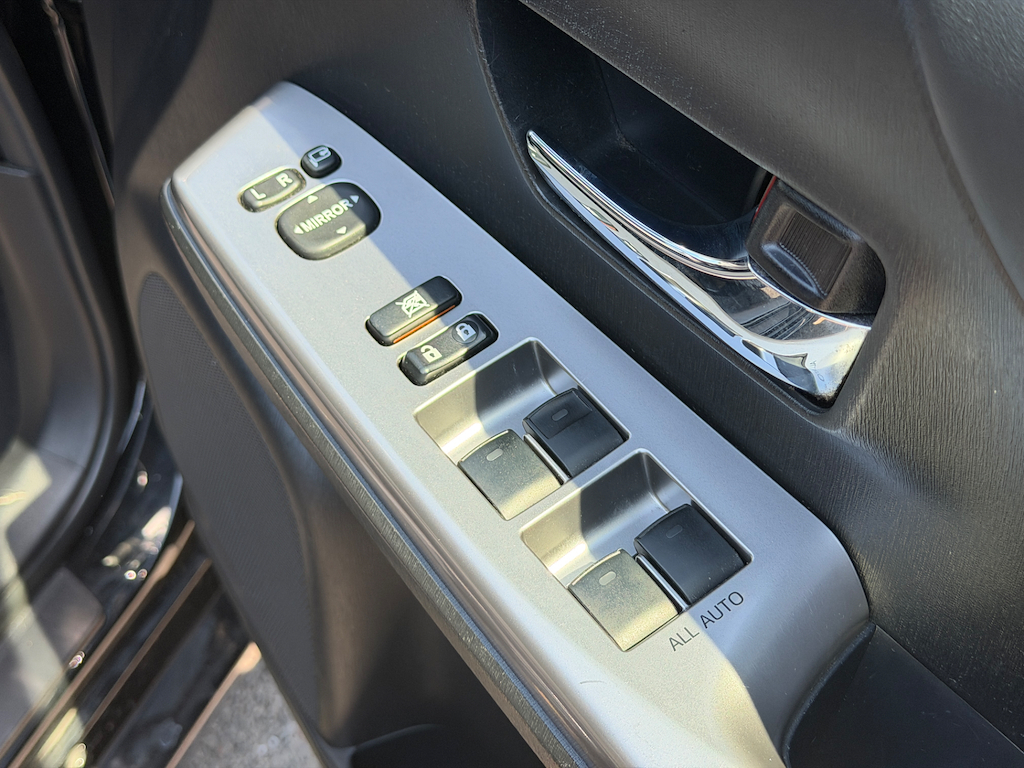 Toyota Prius+ Phev Business Edition Plus White #24