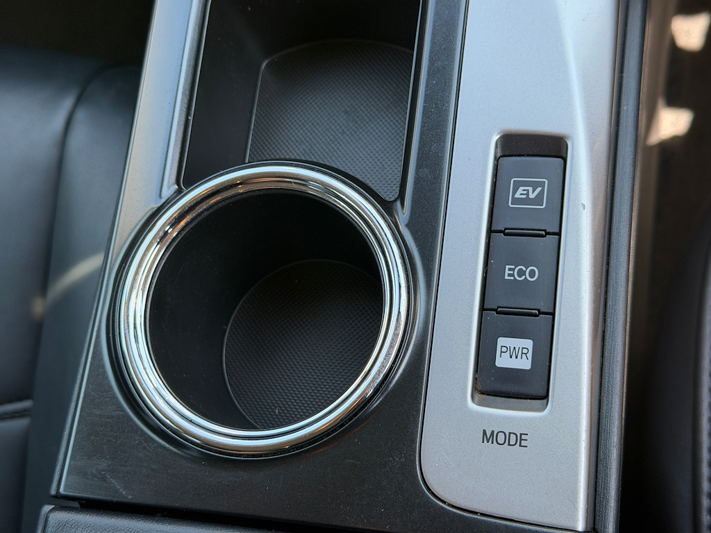 Toyota Prius+ Phev Business Edition Plus White #30