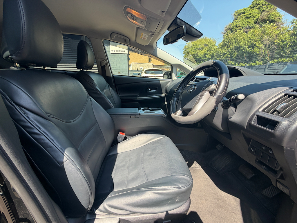 Toyota Prius+ Phev Business Edition Plus White #12