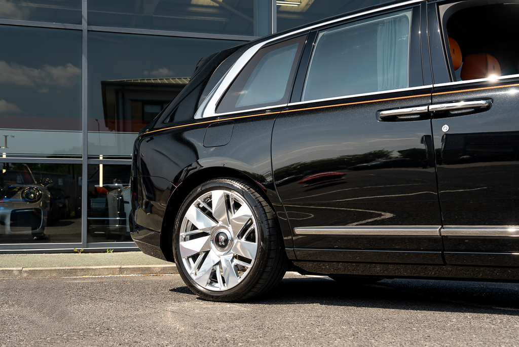 Rolls-Royce Cullinan Series II 6.75 V12 Black #71