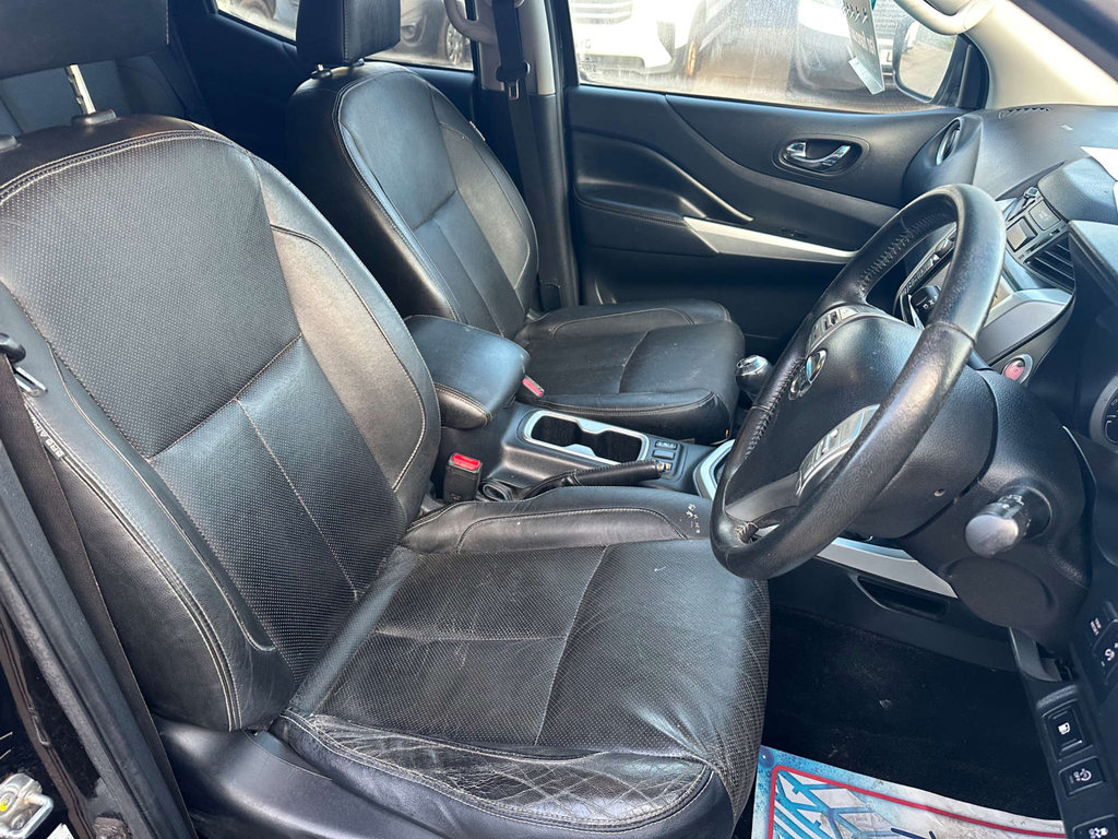 Nissan Navara Automatic Black #12