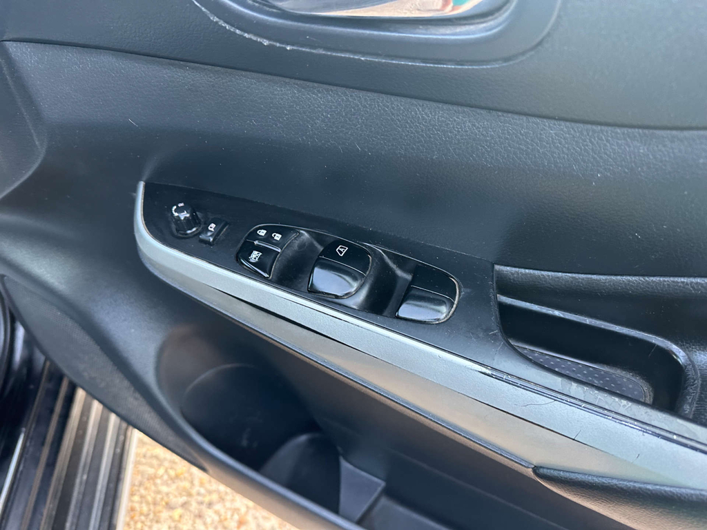 Nissan Navara Automatic Black #17