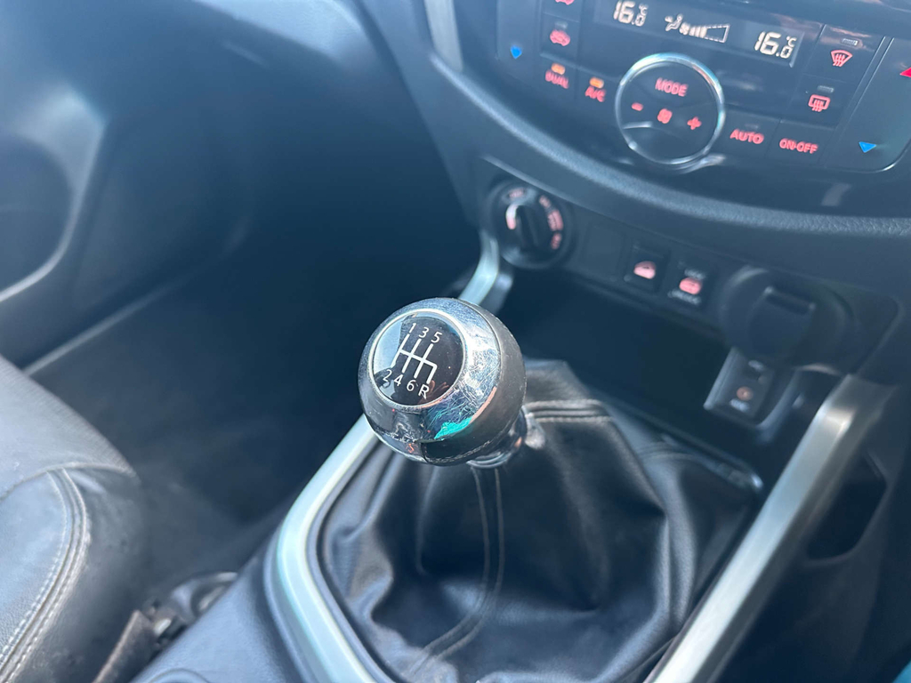 Nissan Navara Automatic Black #18