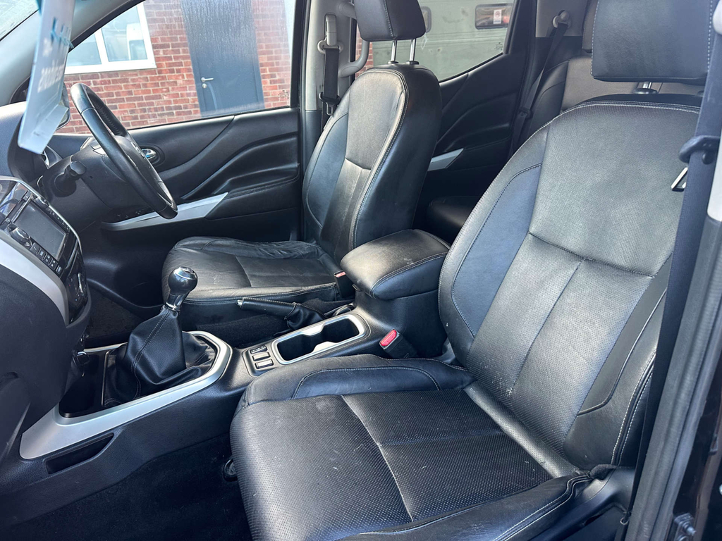 Nissan Navara Automatic Black #21