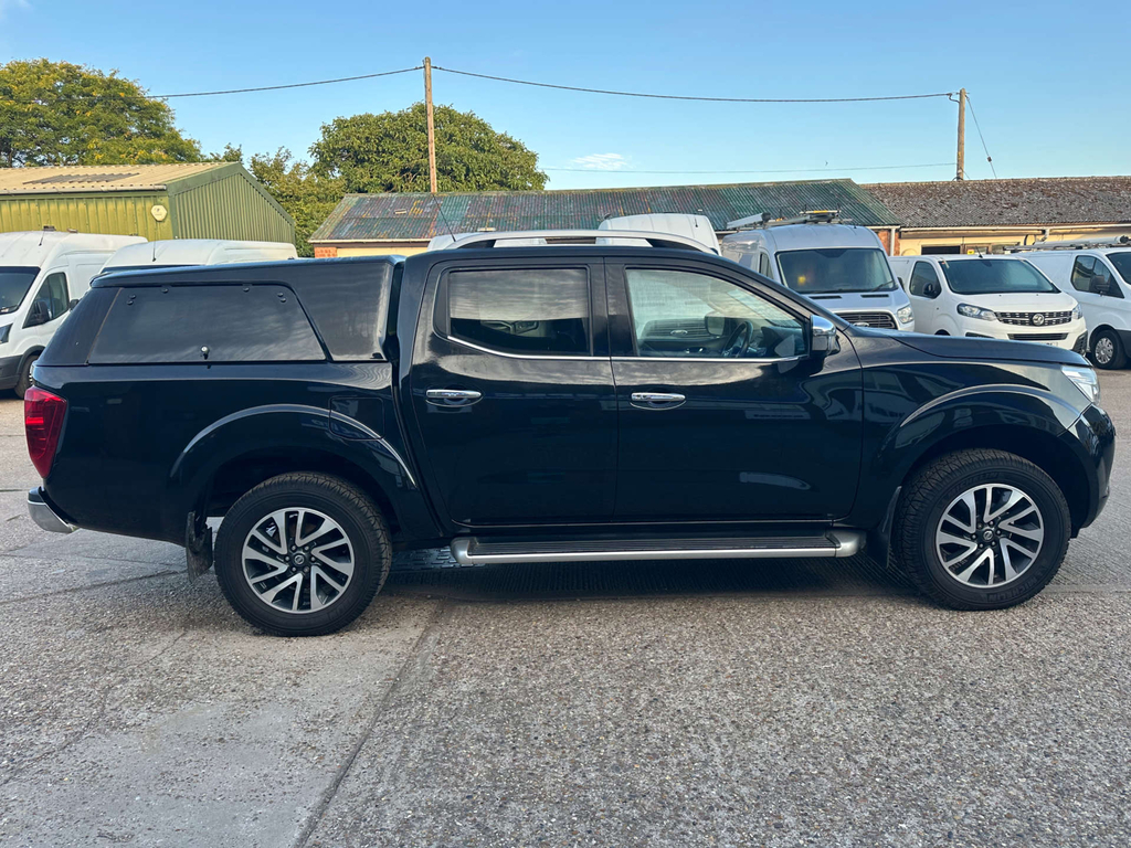 Nissan Navara Automatic Black #9