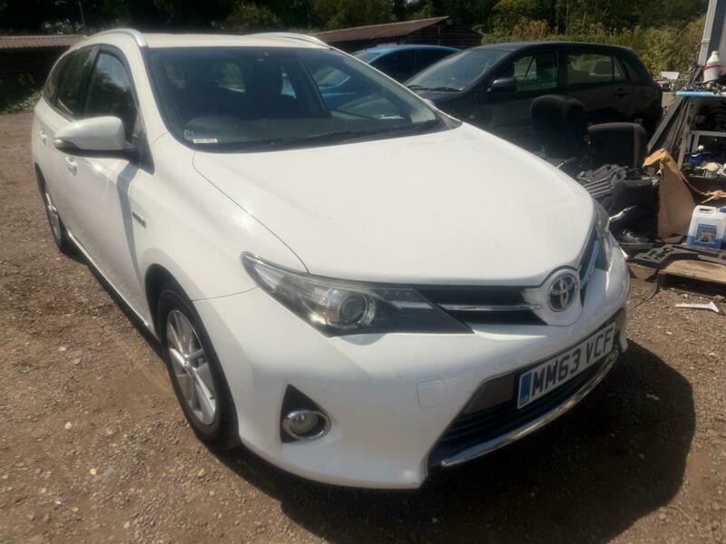 Toyota Auris 1.8 Vvt-h Icon Touring White