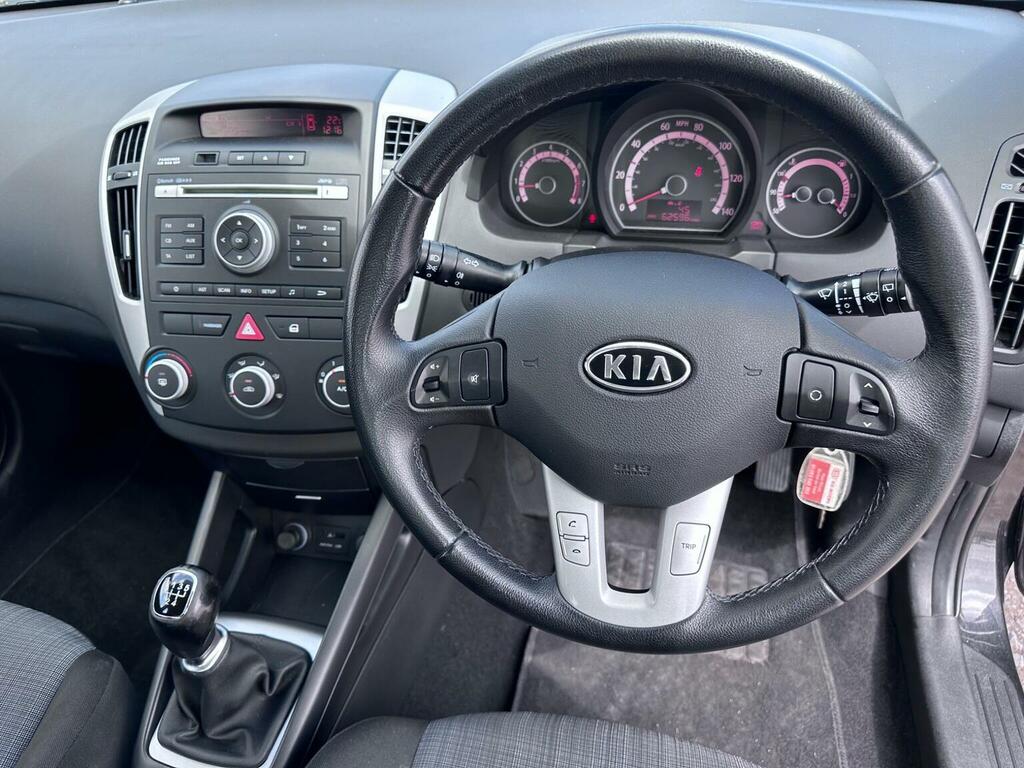 Kia Ceed 1.6 Crdi Vr-7 Hatchback Euro 5 Black #18
