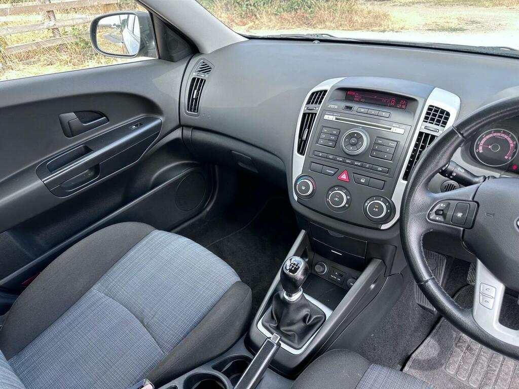 Kia Ceed 1.6 Crdi Vr-7 Hatchback Euro 5 Black #9