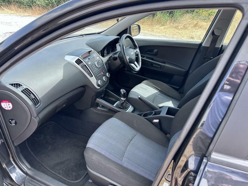 Kia Ceed 1.6 Crdi Vr-7 Hatchback Euro 5 Black #13