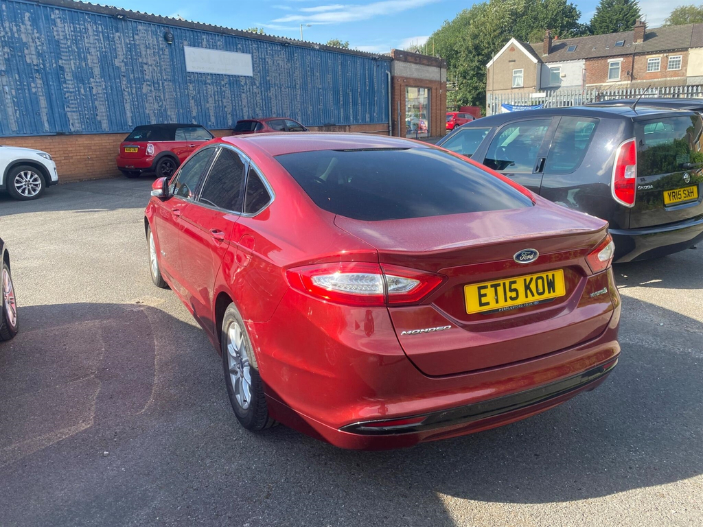 Ford Mondeo Saloon Red #3