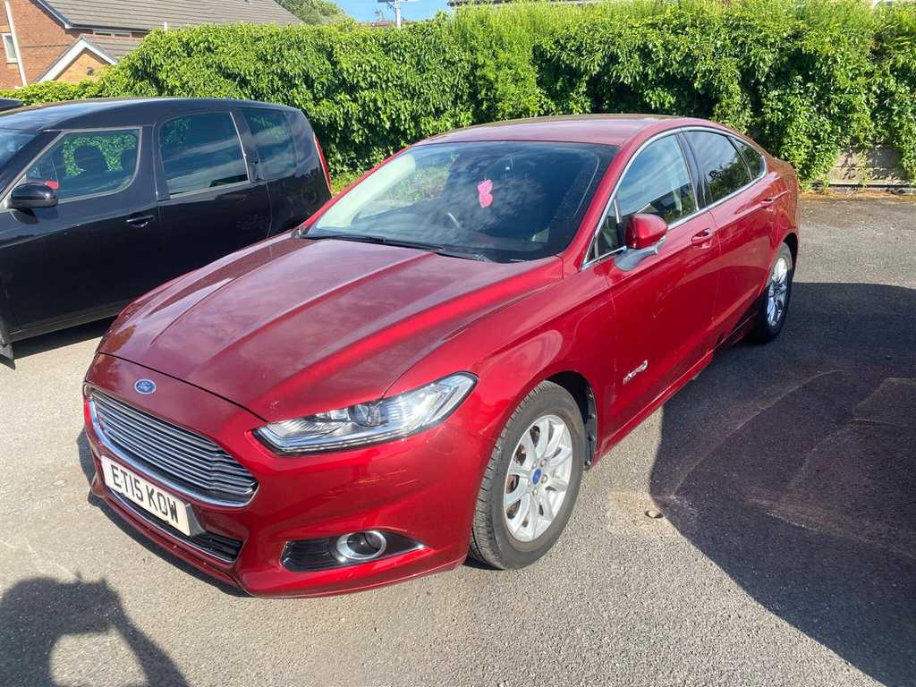 Ford Mondeo Saloon Red #2