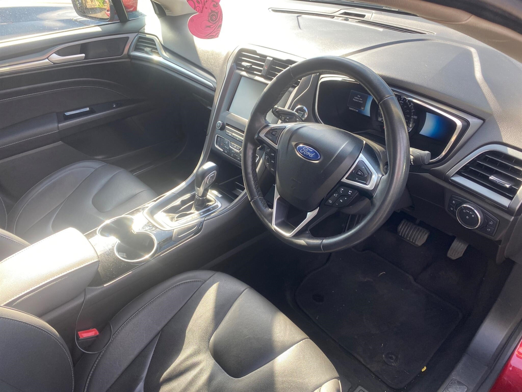 Ford Mondeo Saloon Red #5