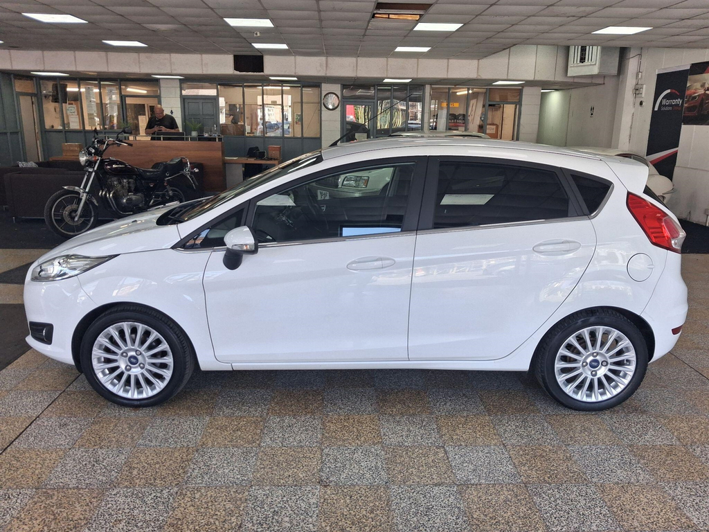 Ford Fiesta Hatchback MV63LBP White #6