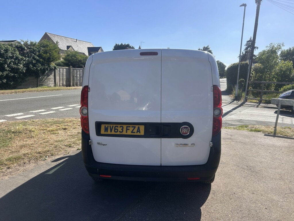 Fiat Doblo 1.3 Doblo Cargo Cargo 1.3 90 Multijet Ii White #4