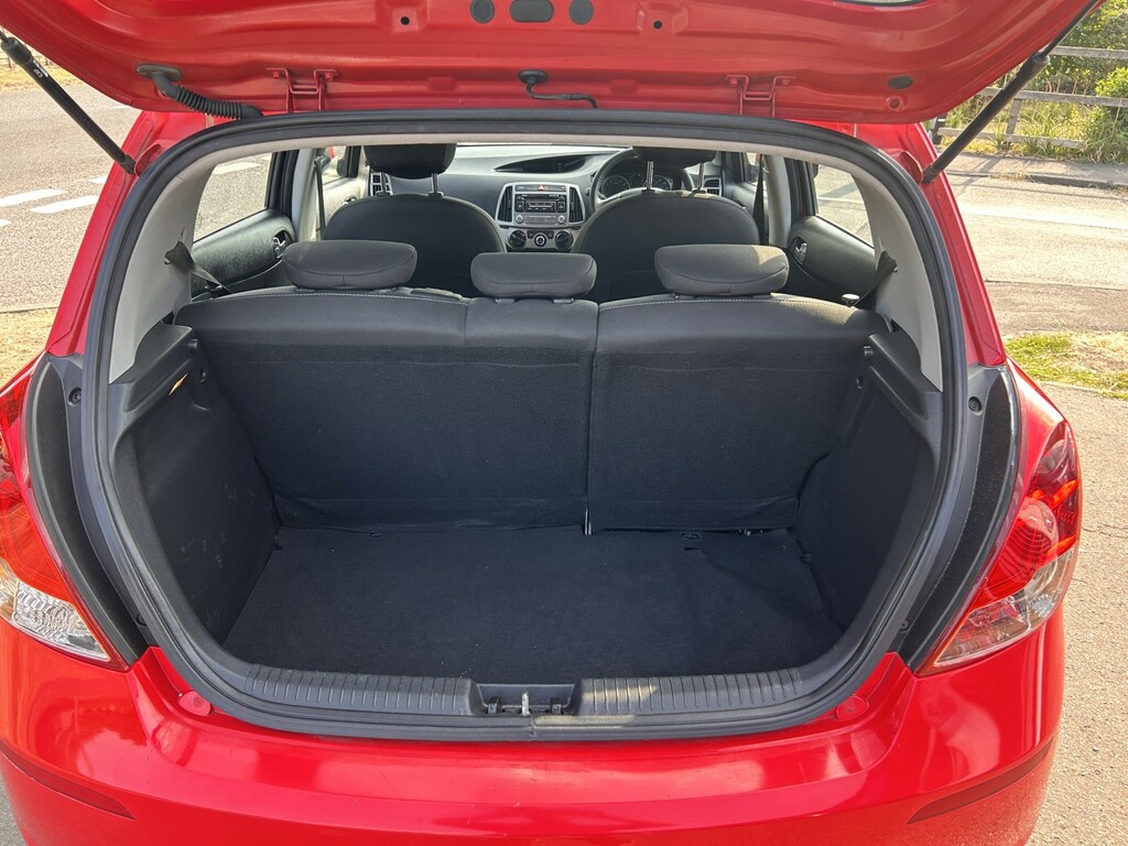 Hyundai I20 Active Red #16