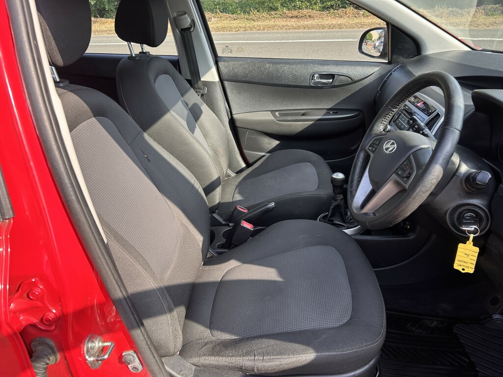Hyundai I20 Active Red #10