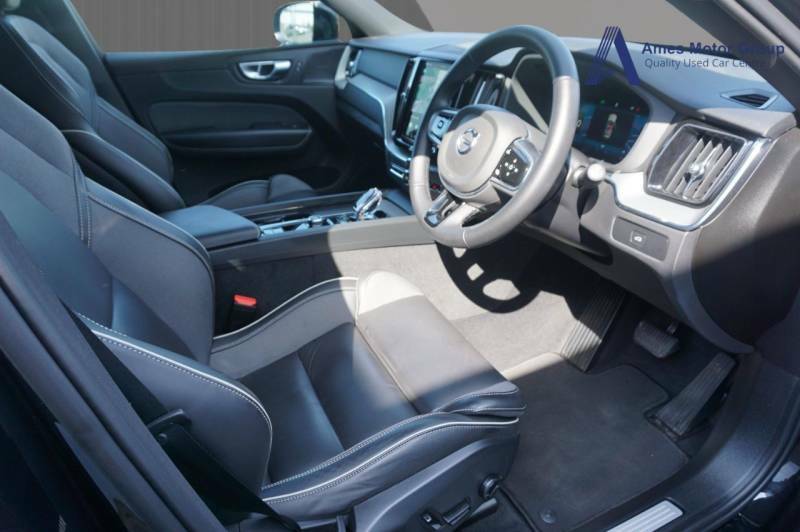Volvo XC60 2.0 B5p Plus Black Edition Awd Geartronic Black #2