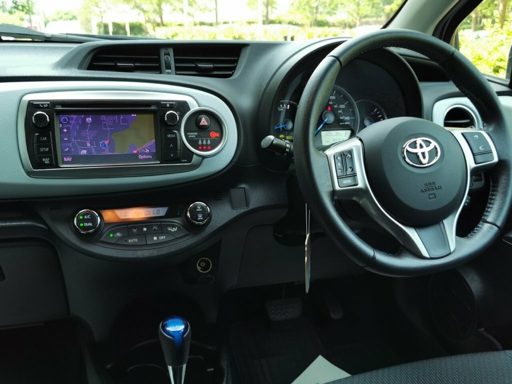 Toyota Yaris 1.5L T Spirit Silver #2