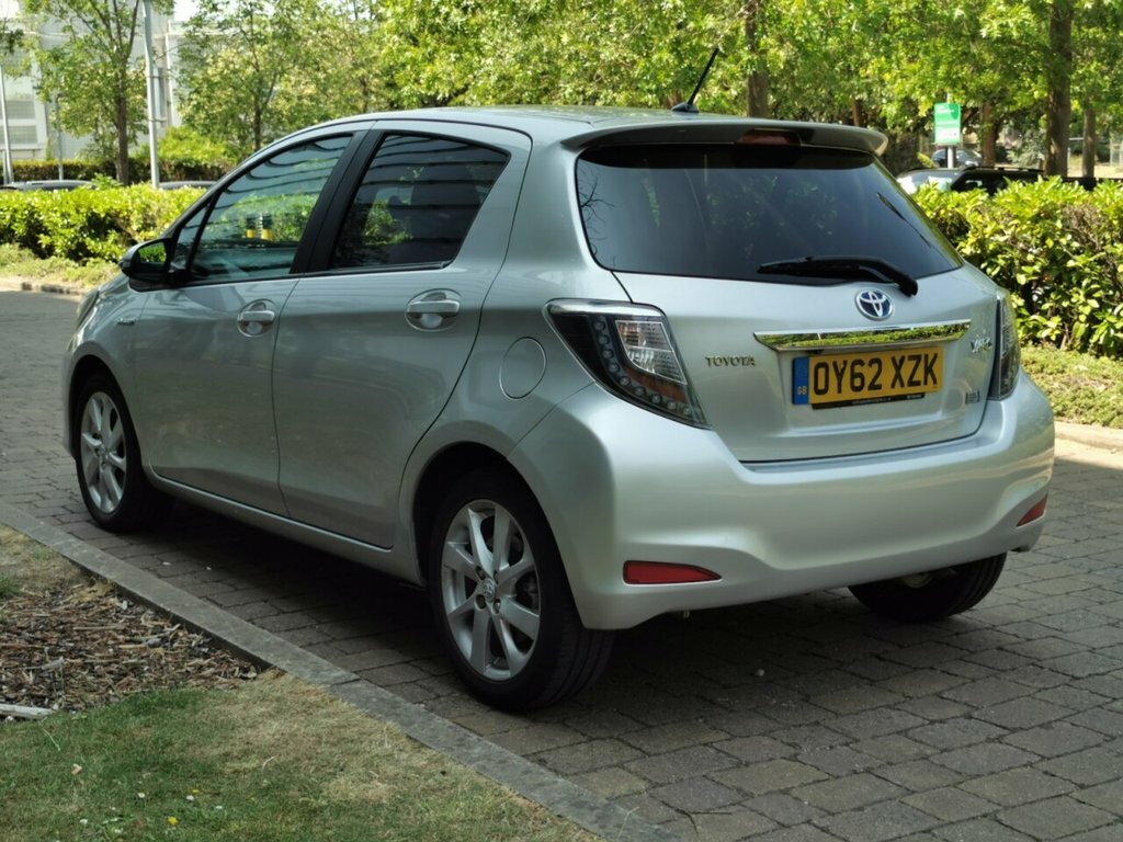 Toyota Yaris 1.5L T Spirit Silver #5