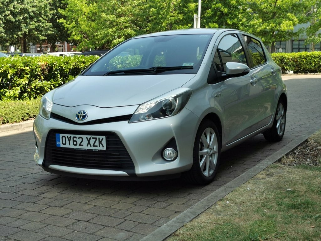 Toyota Yaris 1.5L T Spirit Silver #4
