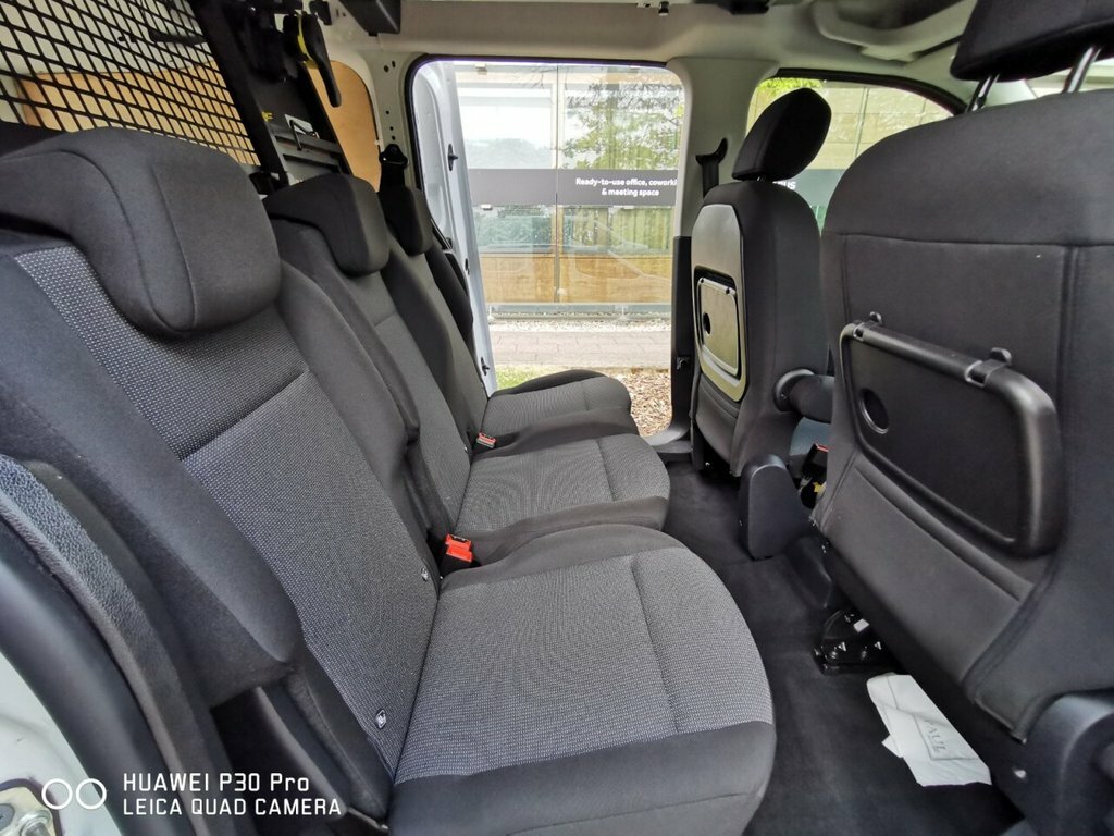 Peugeot E-Partner Combi White #2