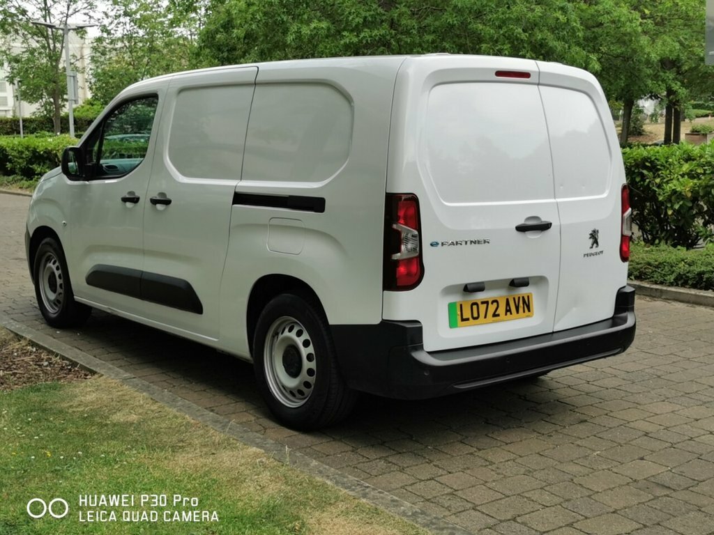 Peugeot E-Partner Combi White #6