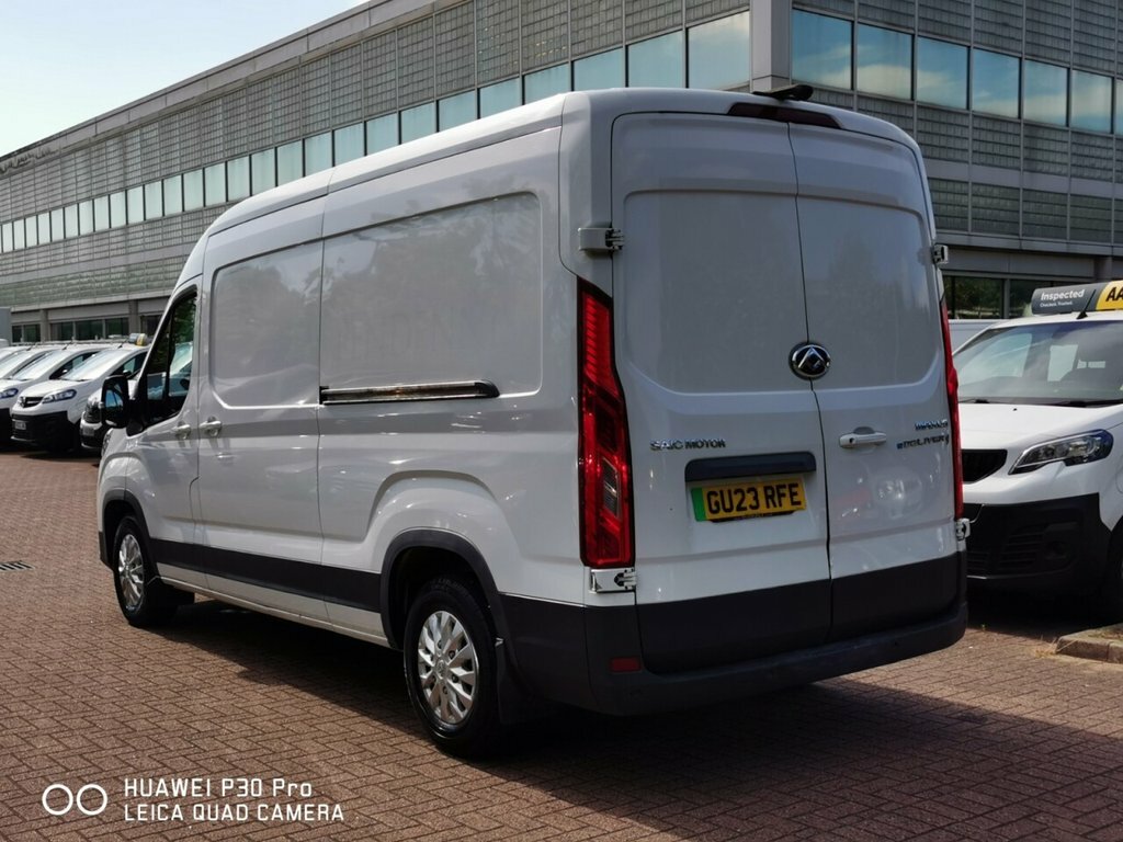 Maxus eDeliver 9 Mpv White #5