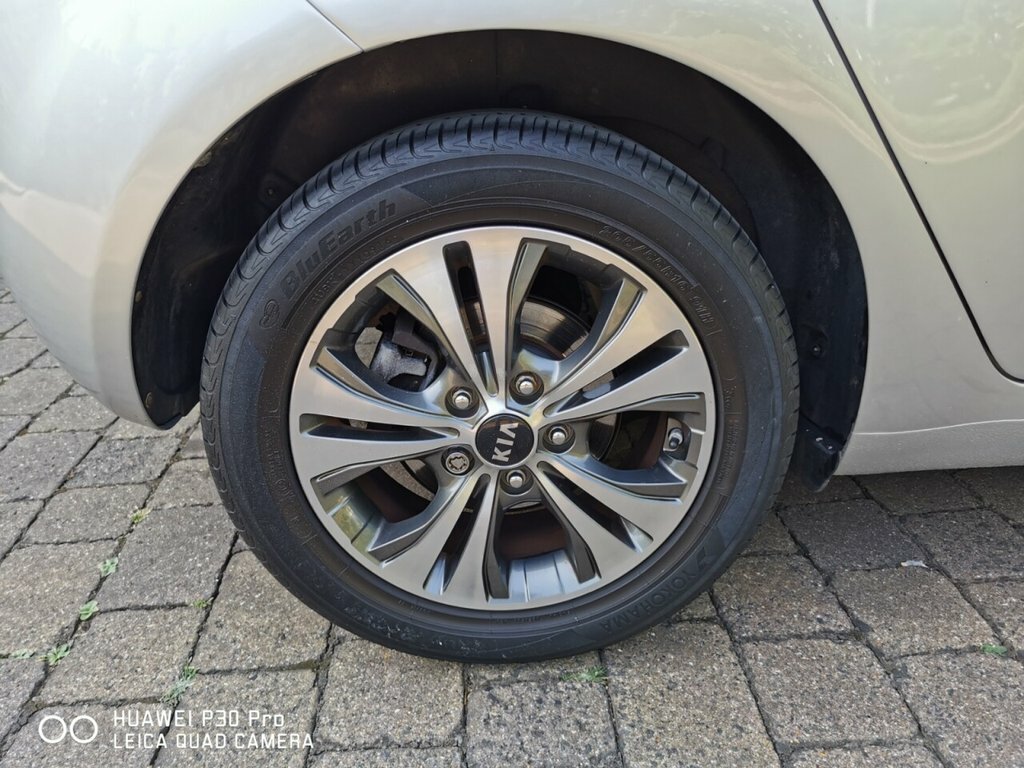 Kia Venga 3 123 Bhp White #18