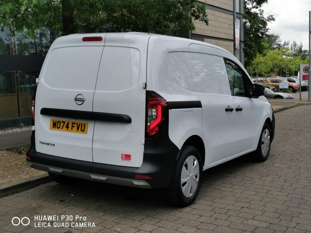 Nissan TOWNSTAR 1.3L Acenta 6Dr White #6