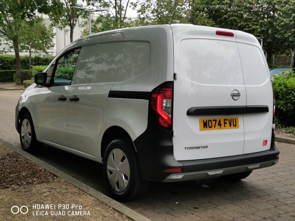 Nissan TOWNSTAR 1.3L Acenta 6Dr White #4