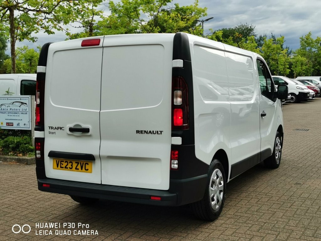 Renault Trafic 2L Start White #6