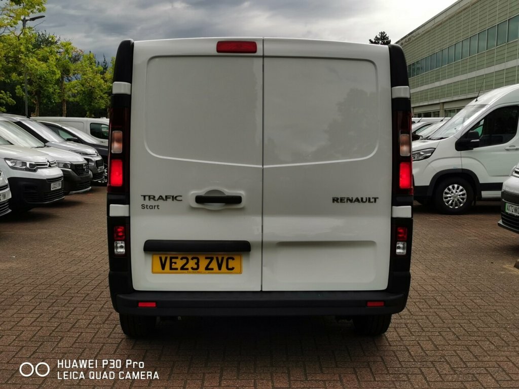 Renault Trafic 2L Start White #5