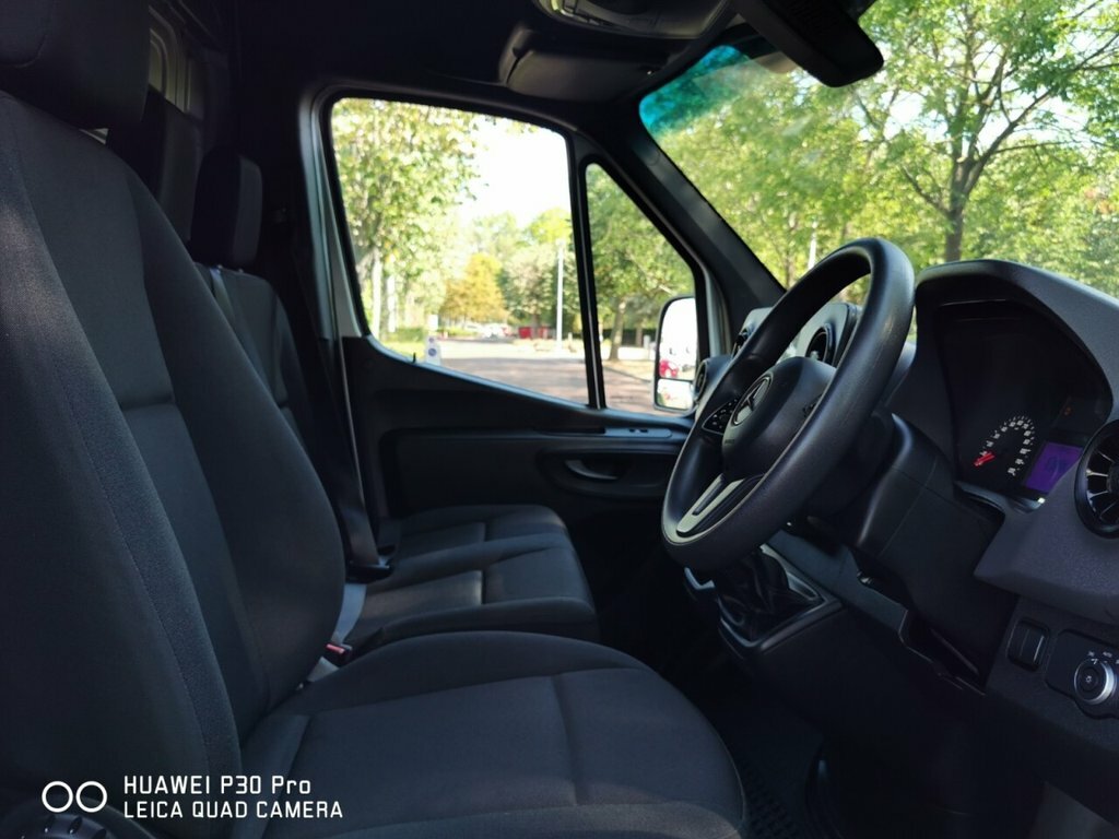 Mercedes-Benz Sprinter 3.5T H2 Progressive Van White #10