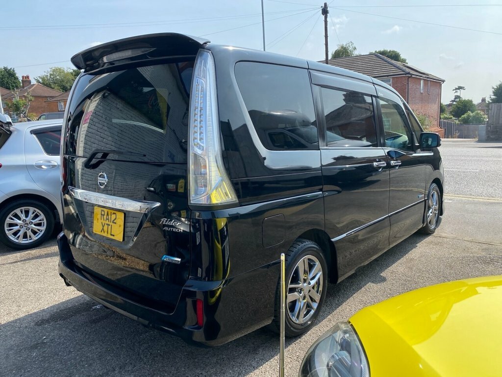 Nissan Serena Mpv Black #5