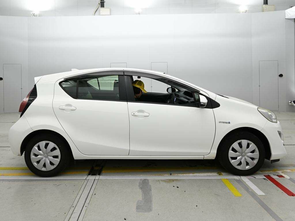 Toyota Aqua Hatchback White #3