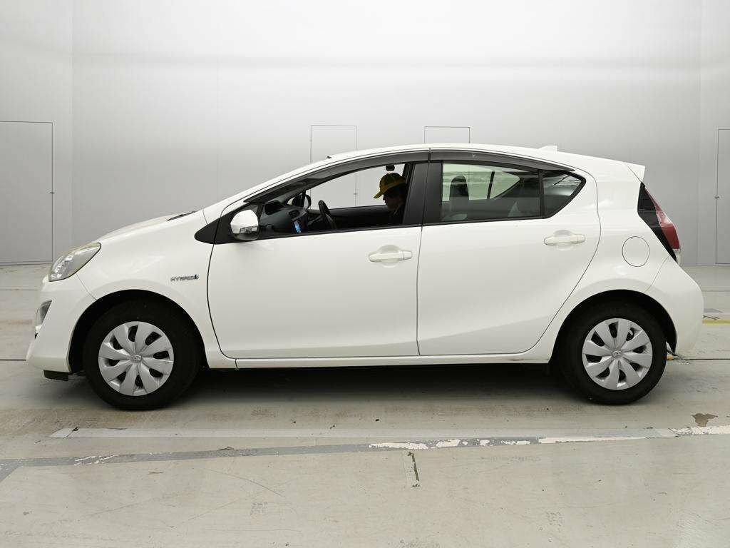 Toyota Aqua Hatchback White #5
