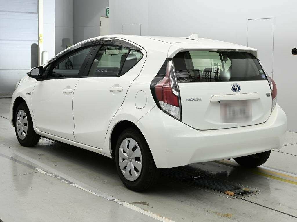 Toyota Aqua Hatchback White #6