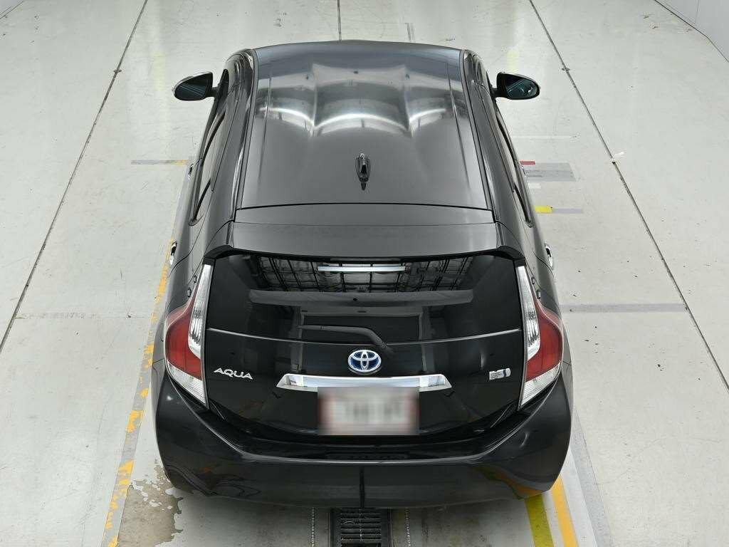 Toyota Aqua 1.5 Hybrid Black #8