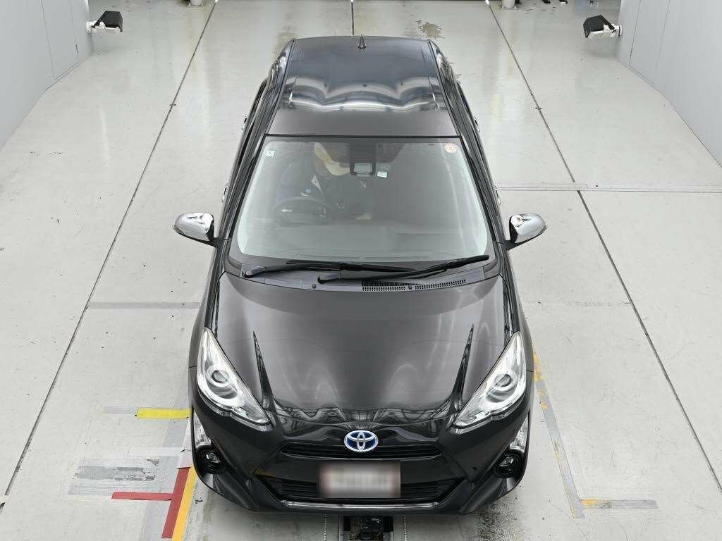 Toyota Aqua Hatchback Black #2