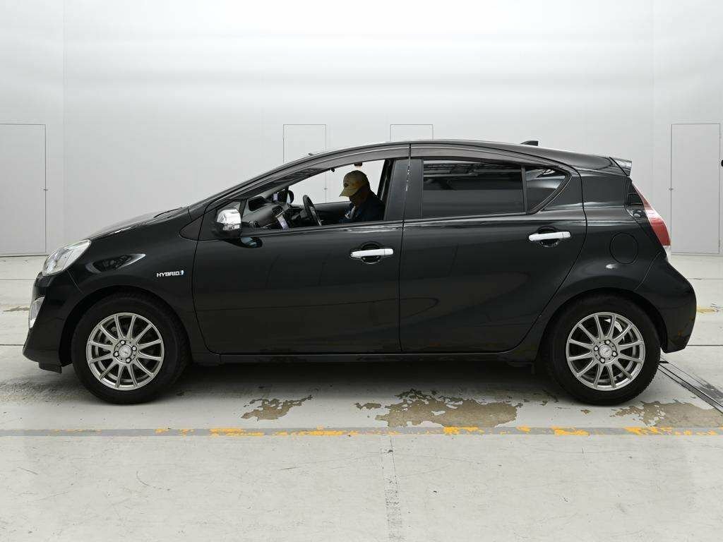 Toyota Aqua Hatchback AQUA001 Black #6
