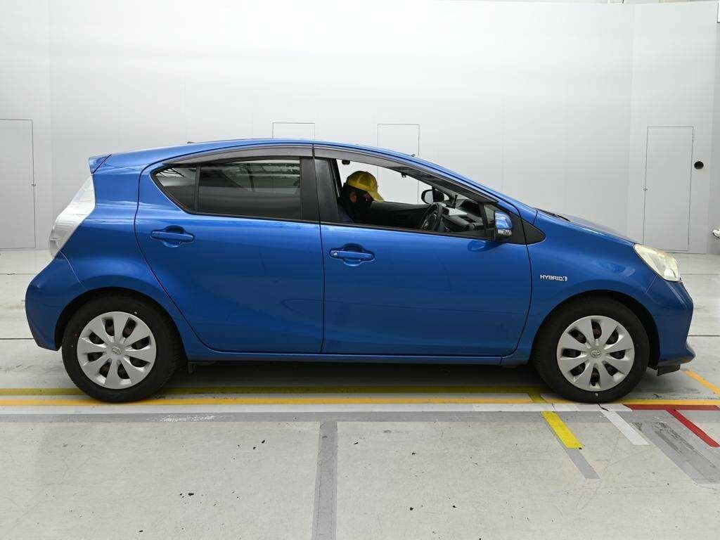 Toyota Aqua Hatchback Blue #5