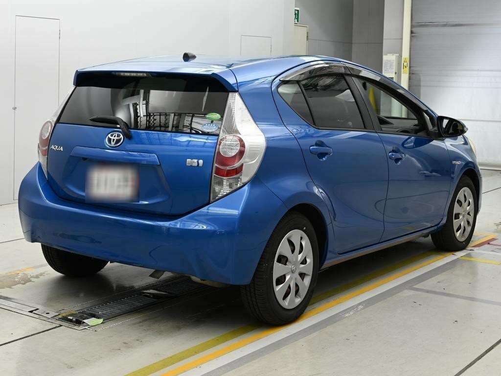 Toyota Aqua Hatchback Blue #4