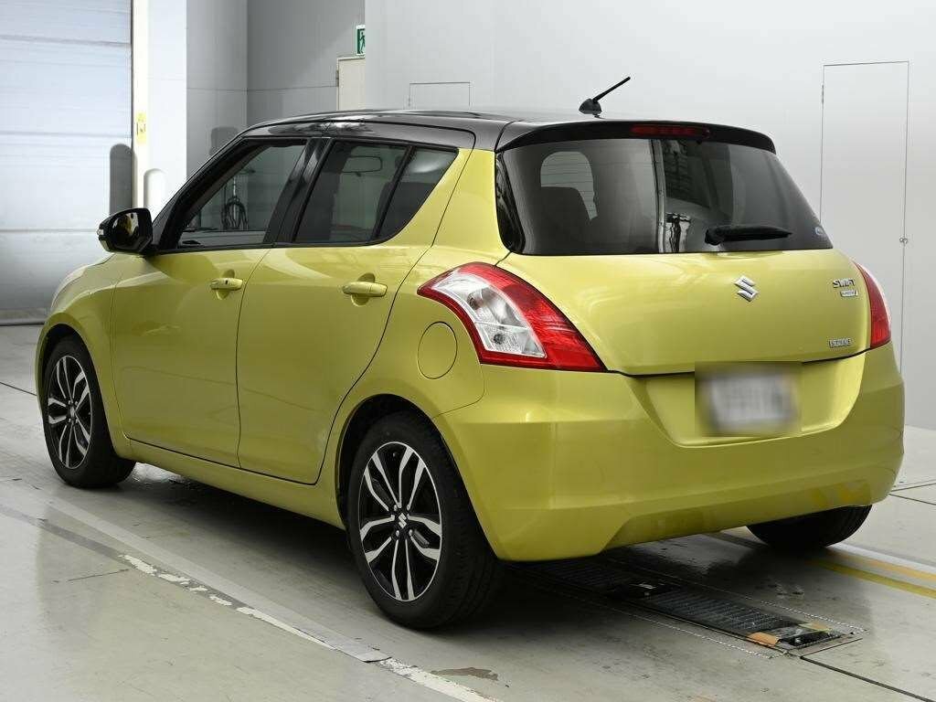 Suzuki Swift Hatchback Green #6