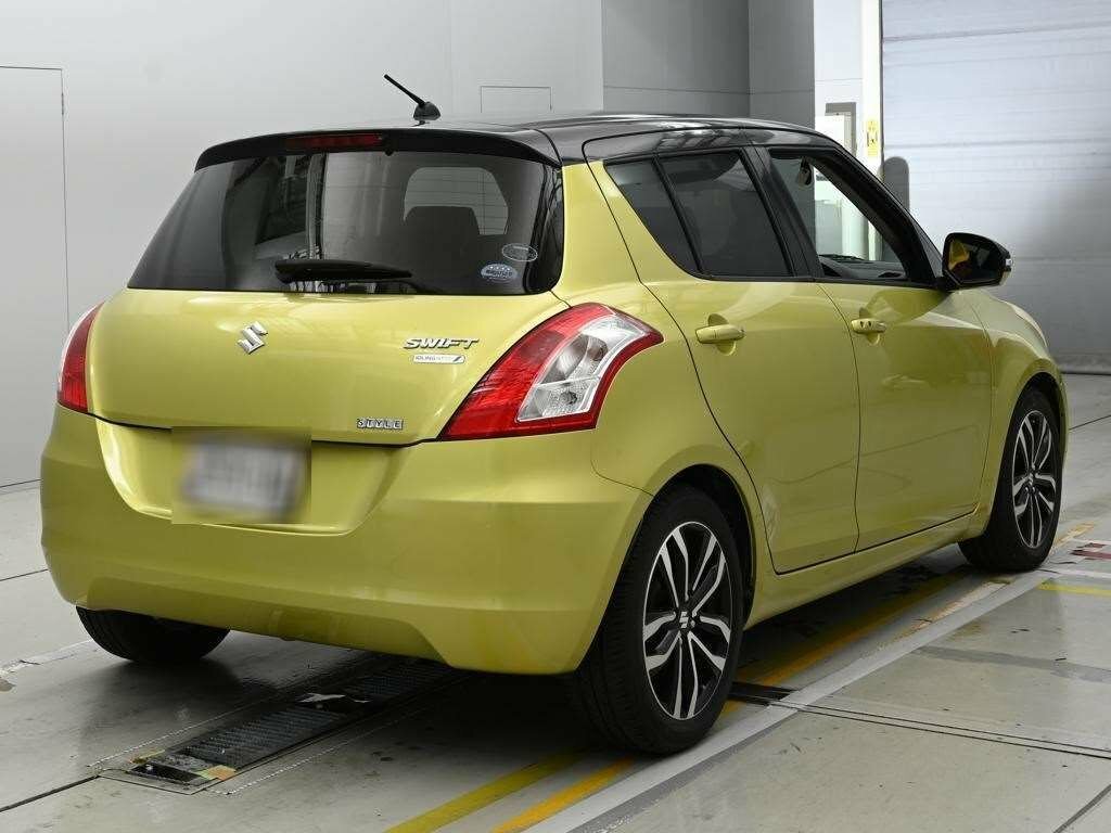 Suzuki Swift Hatchback Green #5