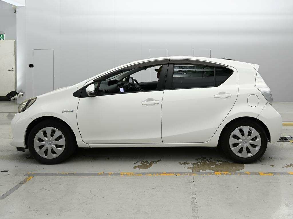 Toyota Aqua Hatchback White #5