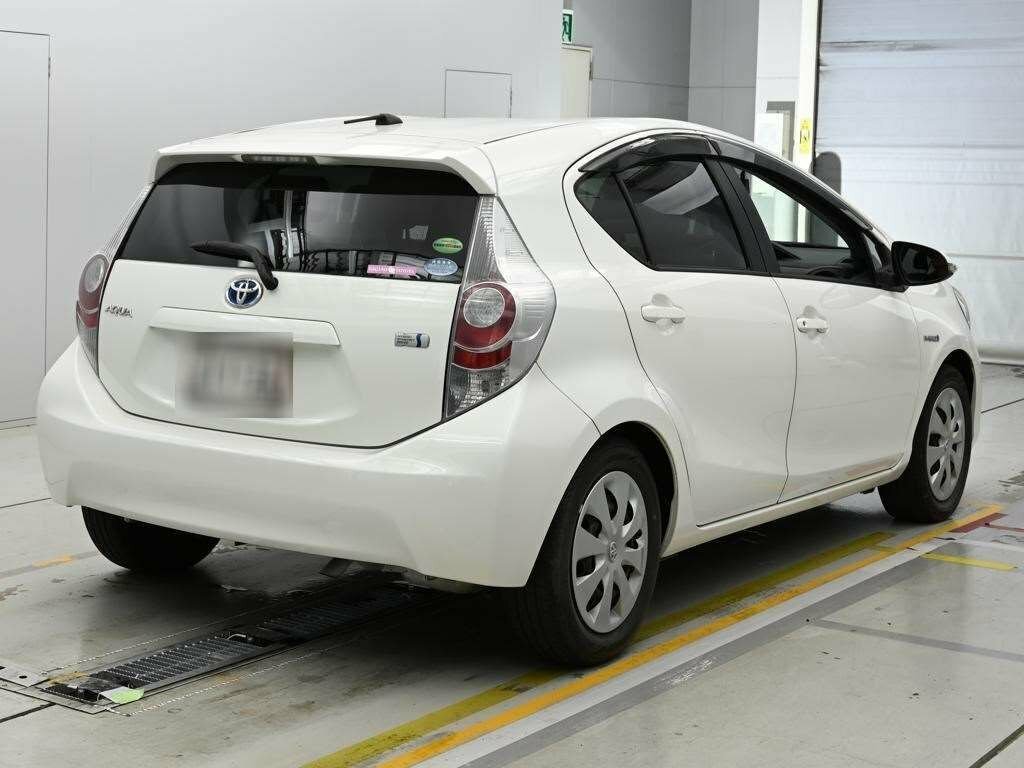 Toyota Aqua Hatchback White #6