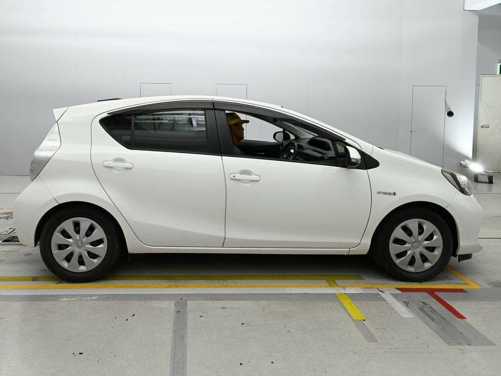 Toyota Aqua Hatchback White #4
