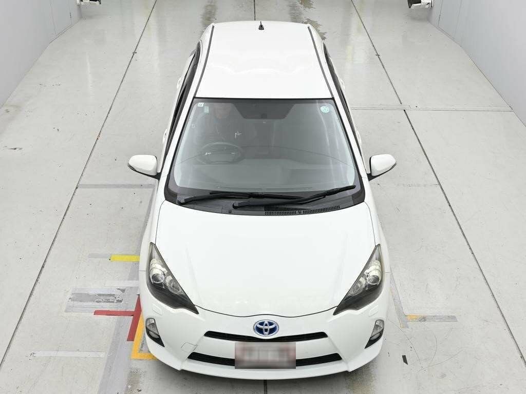 Toyota Aqua Hatchback White #2
