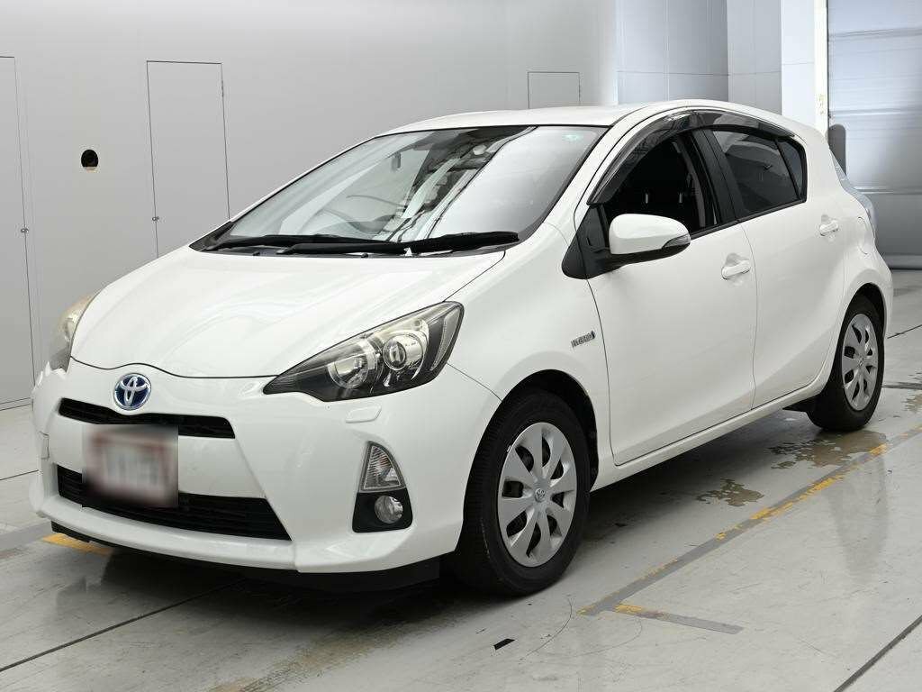 Toyota Aqua Hatchback White #3